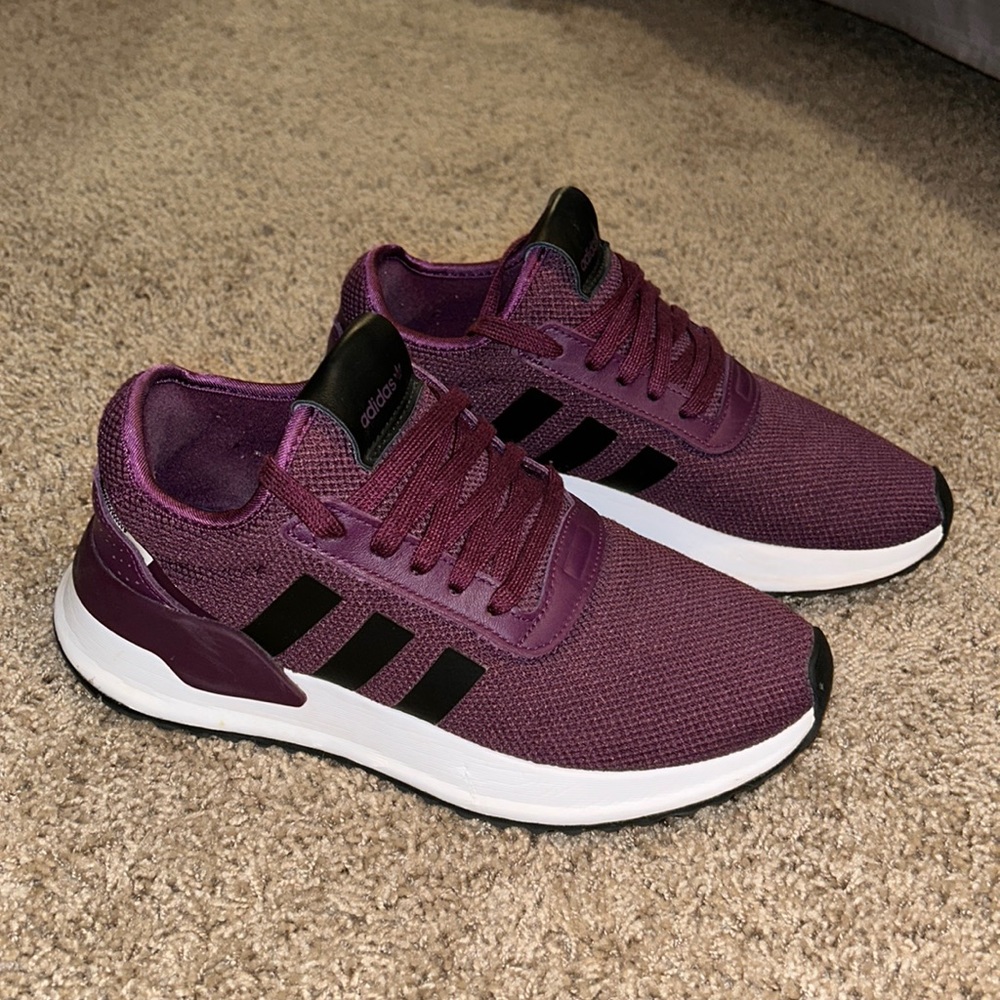 Women’s purple adidas tennis shoes (size 8). Only worn a few time!